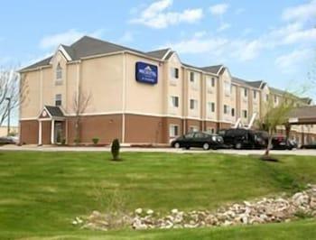 Microtel Inn & Suites By Wyndham Kansas City Airport Exterior photo